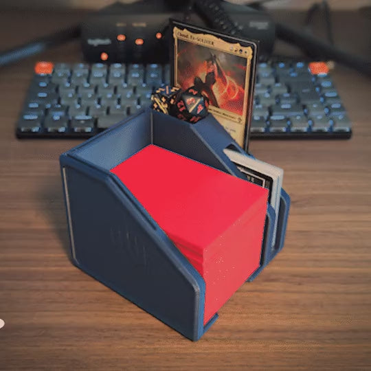 Commander deck organiser in blue and red (designer footage, Delta Made)