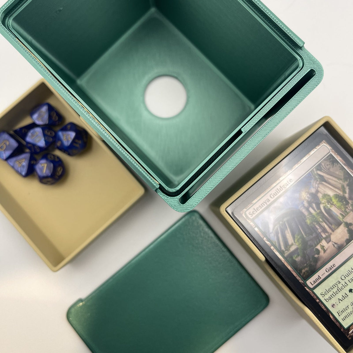 Inside the Lockable Commander deck box, showing the push port in the base